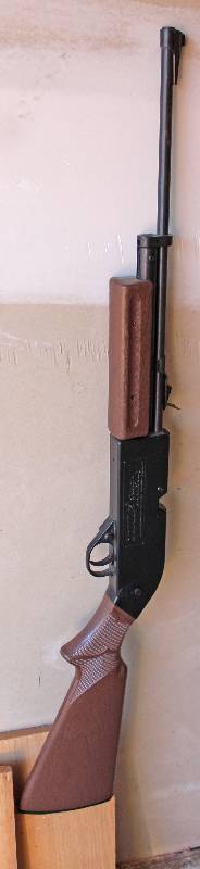 lot 7496 image: Crossmann Air Pellet  BB Gun- 700 Pumpmaster- 177 Caliber Pellets- How Cool