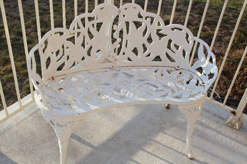 lot 7498 image: Cast Iron Painted Garden Bench- So Cute