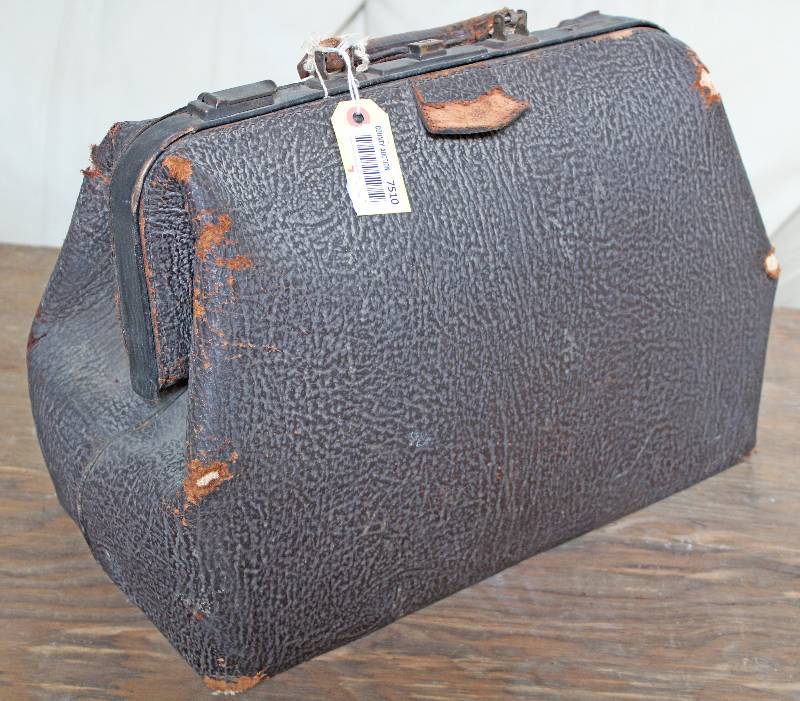 lot 7510 image: Old Vintage Doctors Bag- So Cool