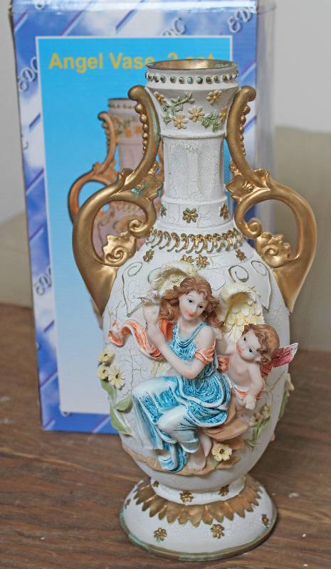 lot 7512 image: Beautiful Angel Vase- New in Box
