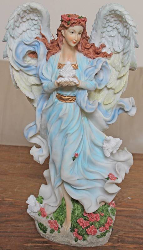 lot 7513 image: Angel Figurine- New in Box- Very Beautiful