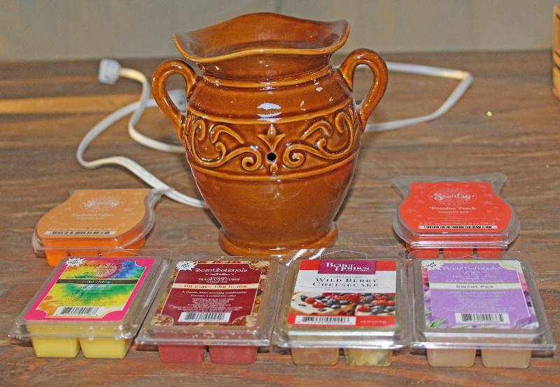 lot 7523 image: Scented Wax Warmer and Wax- So Many Scents