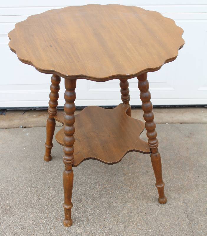 lot 7555 image: Pie Crust Parlor Table- Loose, Needs Re-glued- Very Pretty