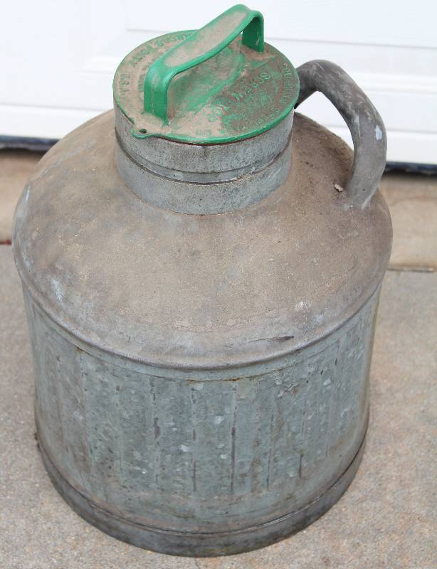 lot 7556 image: Bulk Oil Can- Cool