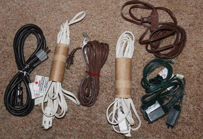 lot 7577 image: Lot of Various Extension Cords