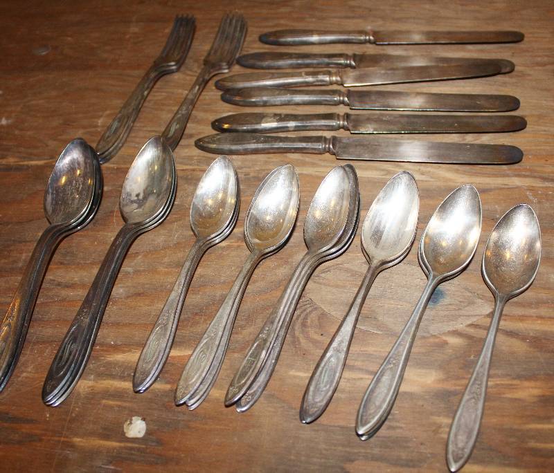lot 7578 image: 35 Piece Silver Plate Flatware- SO Pretty