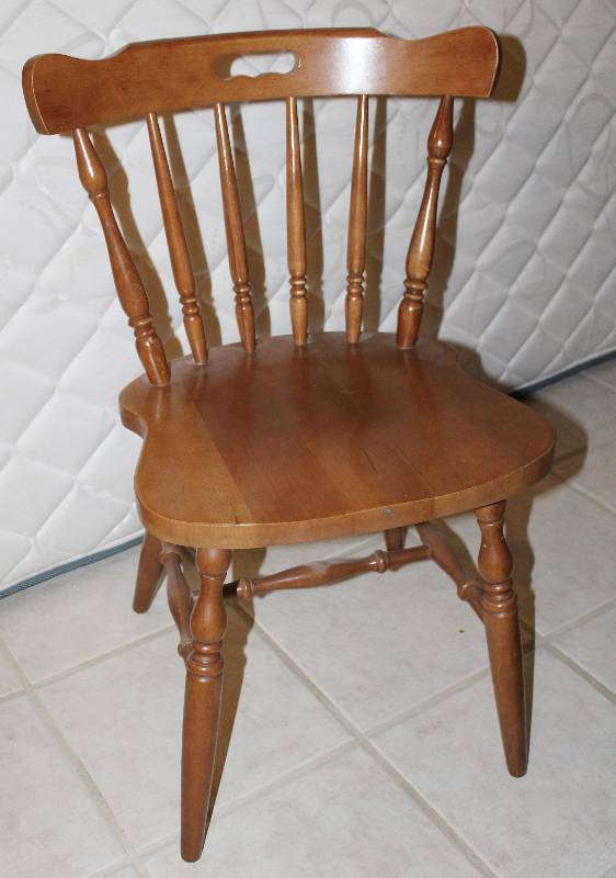 lot 7579 image: Very Pretty Wood Chair