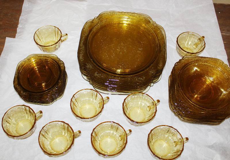 lot 7581 image: 32 Piece Set of Pressed Glass- Service for Eight- Beautiful