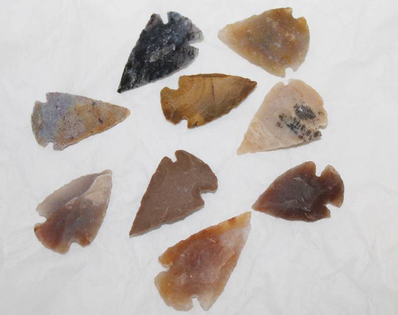 lot 7586 image: Lot of 9 Arrowheads- So Cool
