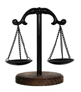 lot 6272246 image: Owlgift Vintage Style Metal Libra Jewelry Towers Tray wWooden Base Cosmetic Organizer Storage, Lawyer Scale of Justice, Farmhouse Candleholder, Home Decor Antique Weight Balancing Scale - Black