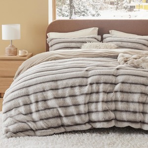 lot 6272501 image: Bedsure Luxurious Faux Fur Duvet Cover King Size Set - Ultra Soft & Fluffy & Cozy & Warm - Elegant Shaggy Striped Design Bedding with with Duvet Cover and Pillow Shams, Khaki - Retail $75.45