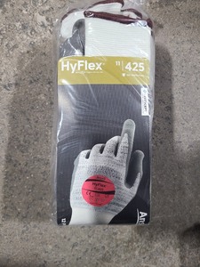 lot 6272570 image: Ansell HyFlex 11-425 Cut Protection Gloves - 12 Pairs - Large9