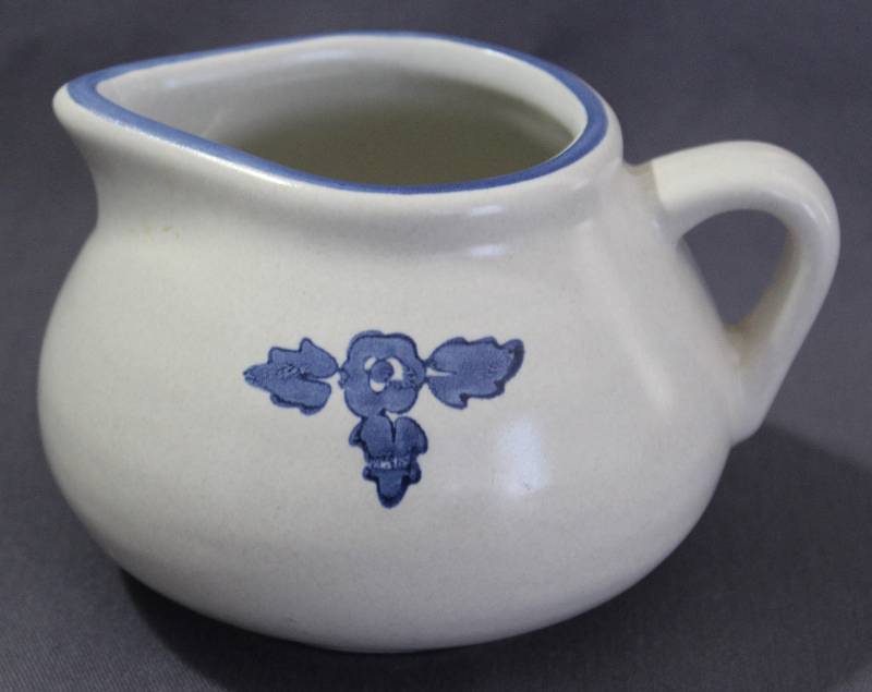 lot 9762 image: Pfaltzgraff Yorktowne pattern 4 tall Gravy Boat, 16oz. #414Y Made in USA
