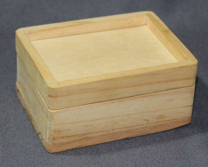 lot 9781 image: Mini Wood Trinket Box with Lid, 4 x 3 x 2