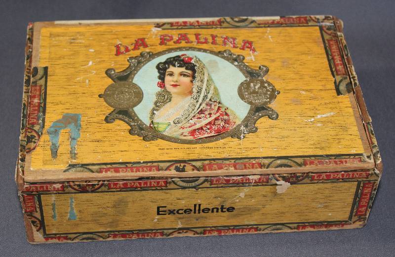 lot 9782 image: Rothenberg & Schloss Cigar Company La Palina Cigar Box with Divider