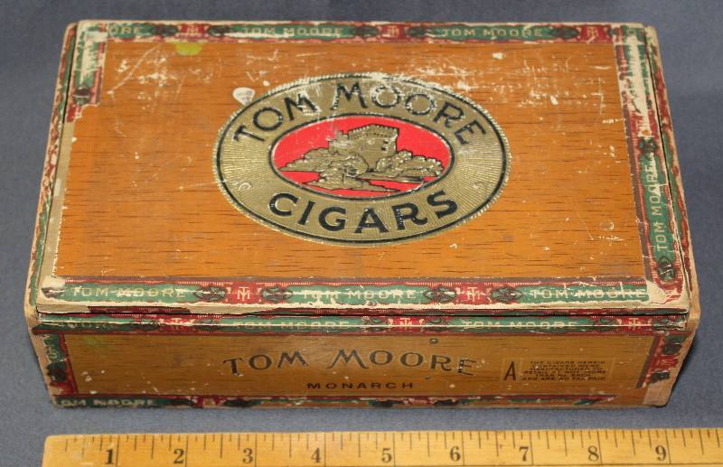 lot 9783 image: Rothenberg & Schloss Cigar Company Tom Moore Cigars Box with Dividers