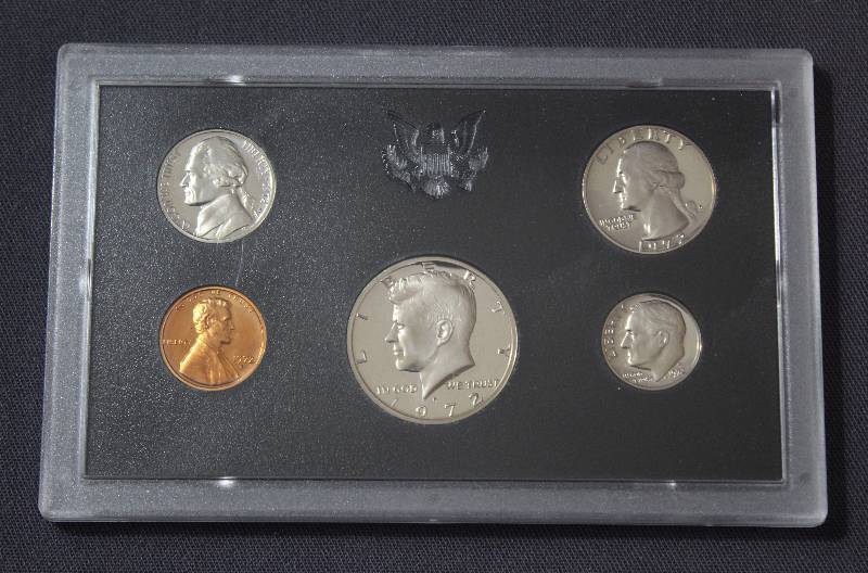 lot 9880 image: 1972 United States Proof Set - Half Dollar, Quarter, Dime, Nickel & Penny in Case.