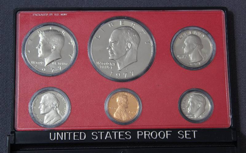 lot 9881 image: 1977 United States Proof Set, Dollar, Half Dollar, Quarter, Dime, Nickel & Penny in Case.