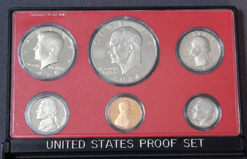 lot 9882 image: 1978 United States Proof Set, Dollar, Half Dollar, Quarter, Dime, Nickel & Penny in Case.