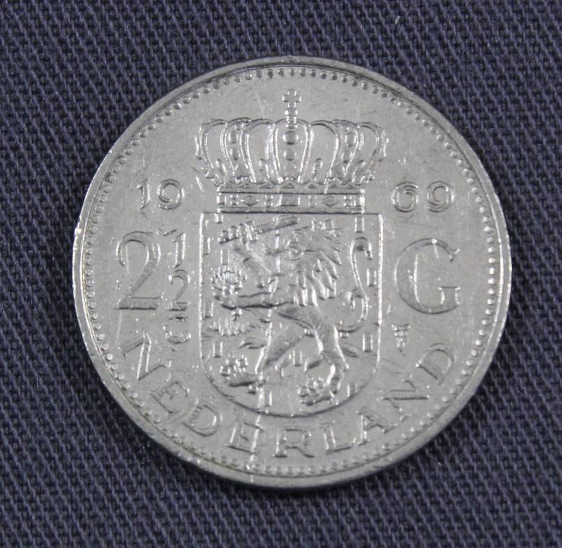 lot 4115 image: 1969 Netherlands 2 12 G Coin, Queen Juliana