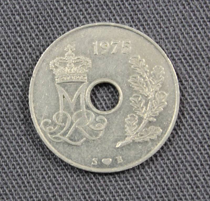 lot 4120 image: 1975 Denmark 25 Ore Coin, Margrethe II