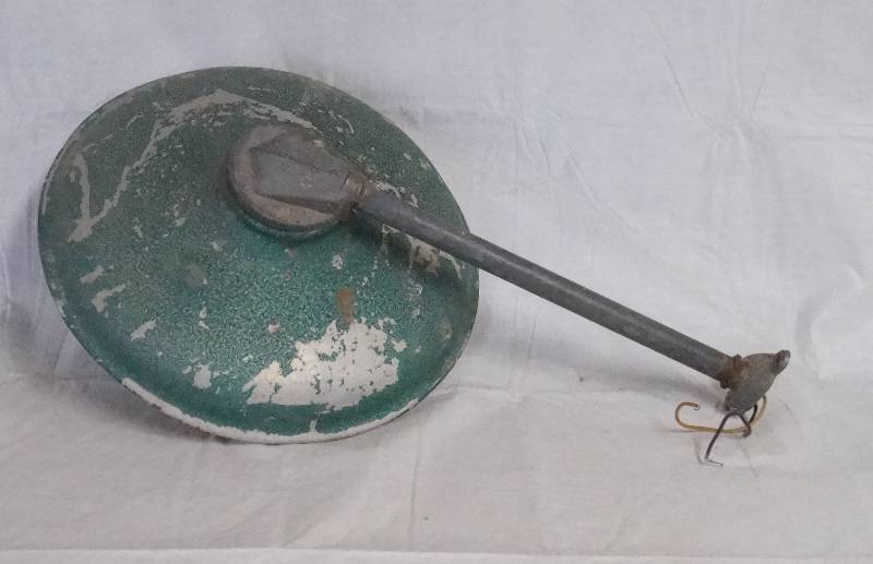 lot 4335 image: VINTAGE AFCO 105 GREEN FARM HOUSE  BARN  GAS STATION LIGHT W PORCELAIN SOCKET