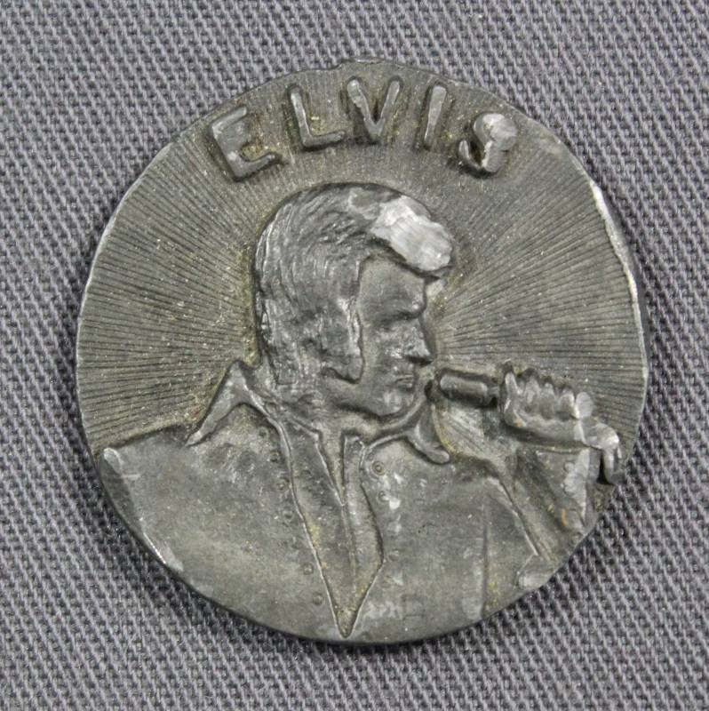 lot 4164 image: Elvis Medal - King of Rock 1935-1977