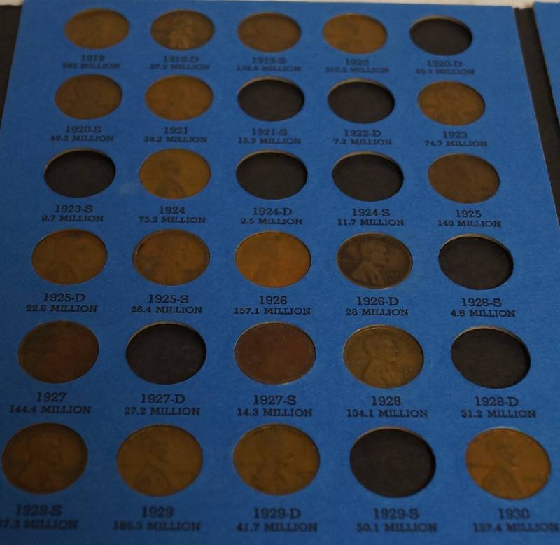 lot 9898 image: Whitman Coin Folder - Lincoln Cents 1909-1940 #1, with 53 Coins inside