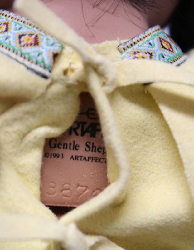 lot 6006 image: Pretty Native American Doll - Artaffer - Gently Shepperd - 1993 - NUMBERED Great Condition w stand