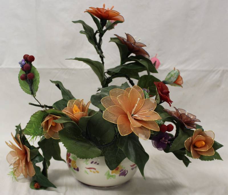 lot 6051 image: Stylish Decor - Artificial plant in a cute pot - Nice