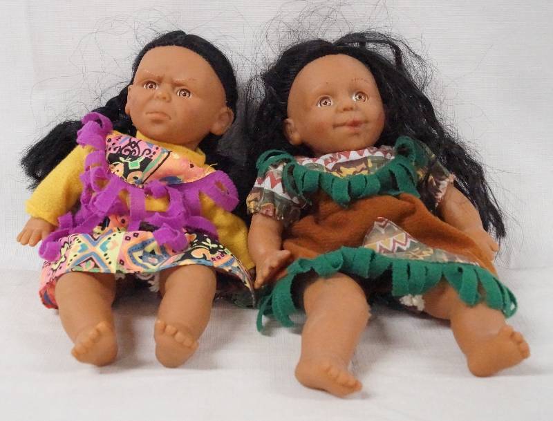 lot 6098 image: Lot of 2 - Native American Indian Dolls - Teepee Tots