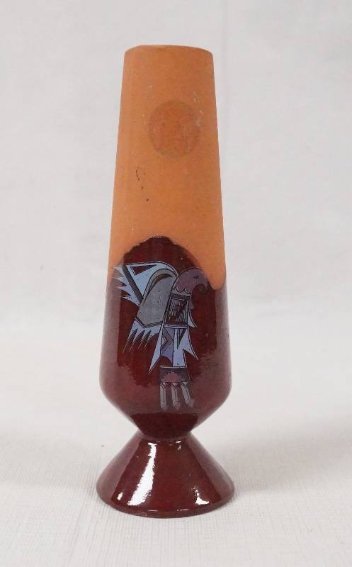 lot 6121 image: Native American Style Terra Cotta Pottery Vase - WOW
