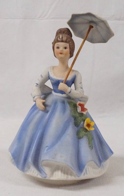 lot 6133 image: Porcelain Lady Figurine - MUSIC BOX So pretty