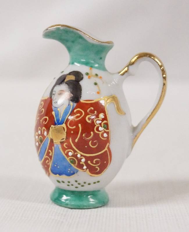 lot 6159 image: Vintage Geisha Small Vase w handle and pour spot - Moriage Gilded - Made in Japan CM - collectible