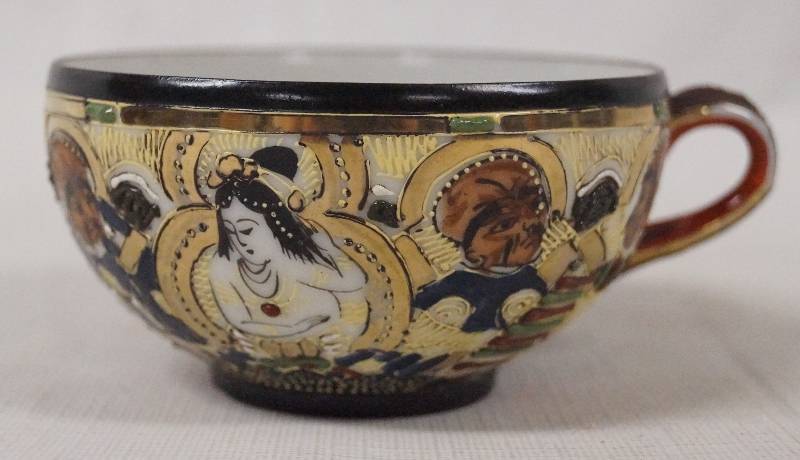 lot 6169 image: Japanese Tea Cup - Geishas and Warriors - Moirage Style - NICE