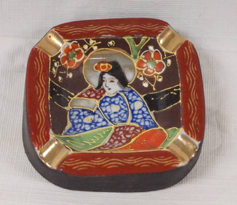 lot 6172 image: Geisha Ashtray Moriage Gilded Style - Hand Painted Japan - H - see photos