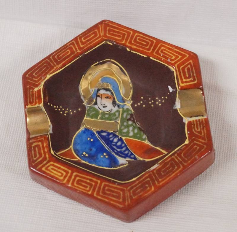 lot 6173 image: Geisha Ashtray Moriage Gilded Style - Hand Painted Japan - TT - see photos