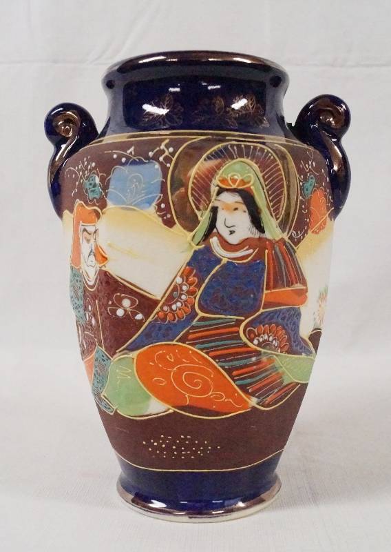 lot 6179 image: Beautiful Vase - MADE IN JAPAN - Moriage Gilded Style - Very Pretty Approx 7.5 tall