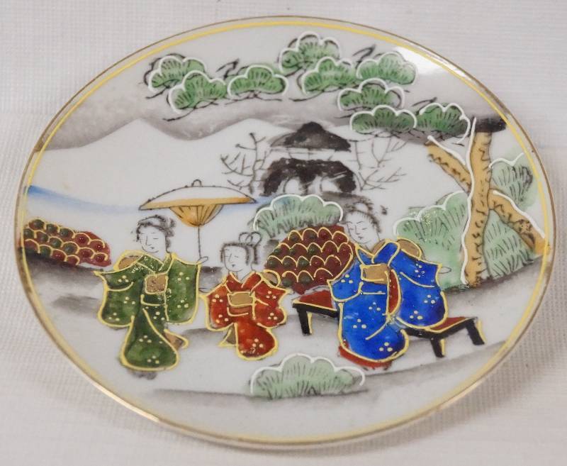 lot 6183 image: Porcelain Saucer JAPAN - Moriage Style Geisha - pretty