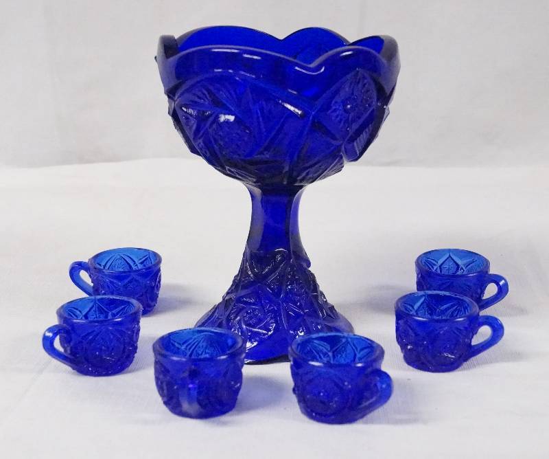 lot 6205 image: 7 Piece Set of Cobalt Blue Glassware- Vase and 6 Tiny Cups- Pretty