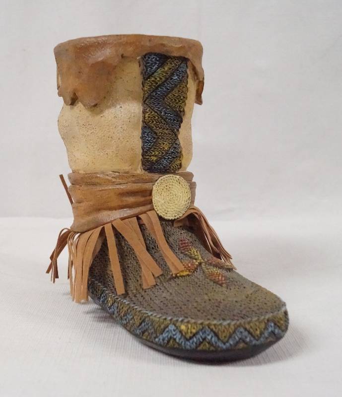 lot 6228 image: Indian Shoe Ceramic Figurine- Very Detailed and Neat