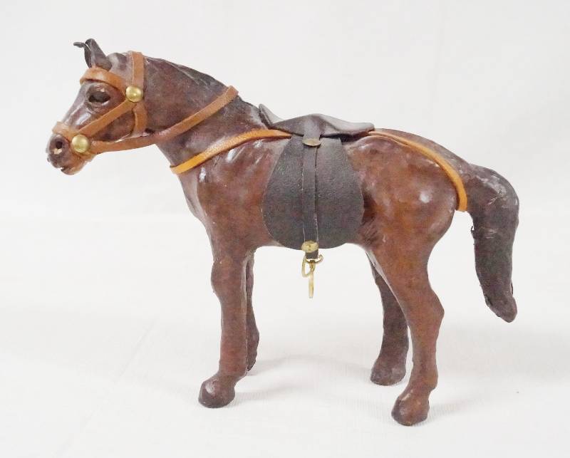 lot 6262 image: Detailed Horse Figurine - Made of Paper Mache - Very Nice Excellent Condition