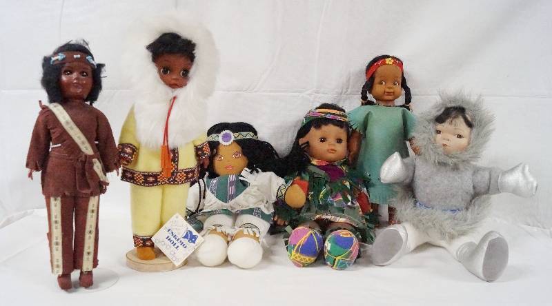 lot 6264 image: Lot of Native American Indian and Eskimo Dolls