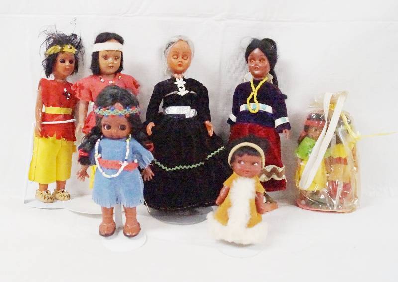lot 6294 image: Lot of Native American Indian Dolls - See pics