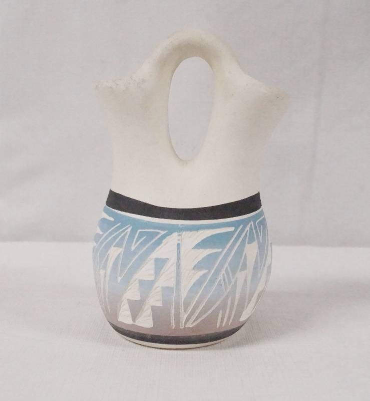 lot 6304 image: Southwestern Style Pottery Vase By Kanuhu Nauku - Nice