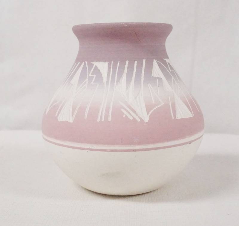 lot 6308 image: Neat Southwestern Pottery Piece - See artists sig in photos