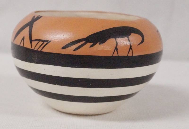 lot 6309 image: Southwestern Pottery Artwork Piece - Betty Selby See pics for sig - Beautiful