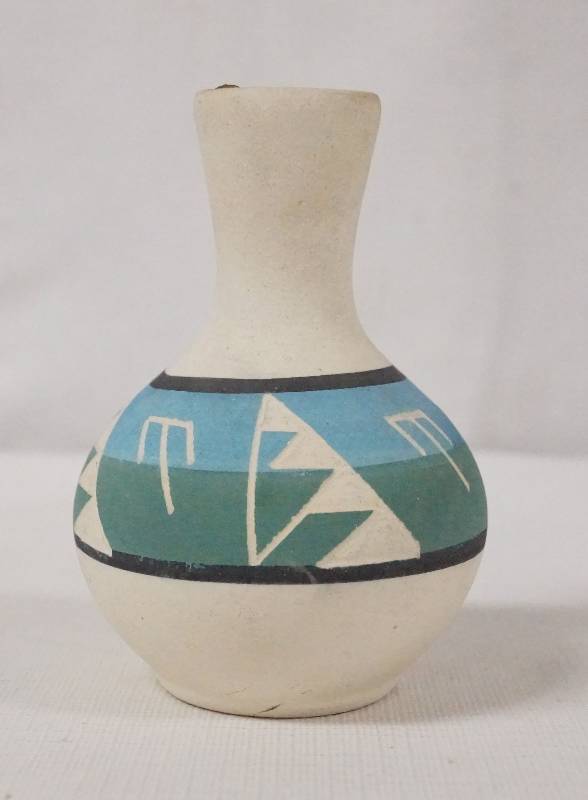 lot 6311 image: Sioux Pottery Artwork Piece - See pics for sig - Beautiful
