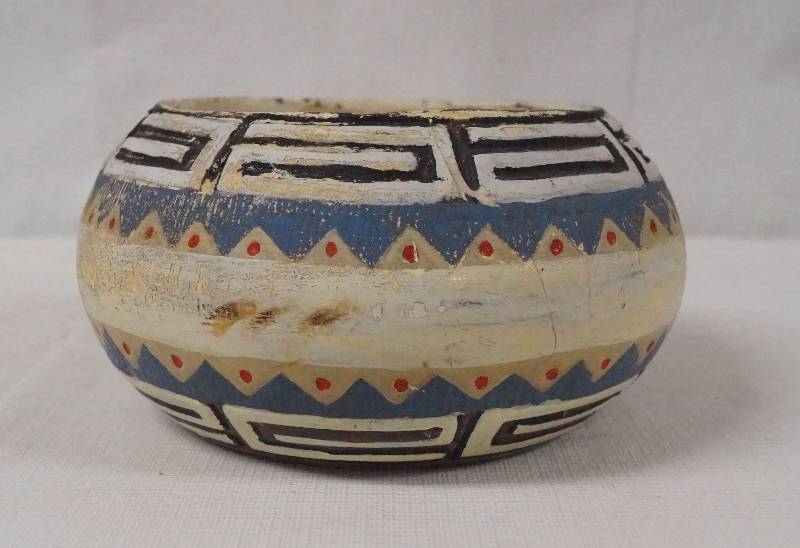 lot 6312 image: Southwestern Pottery Artwork Piece - See pics for sig - Beautiful- LaDolls - 1977