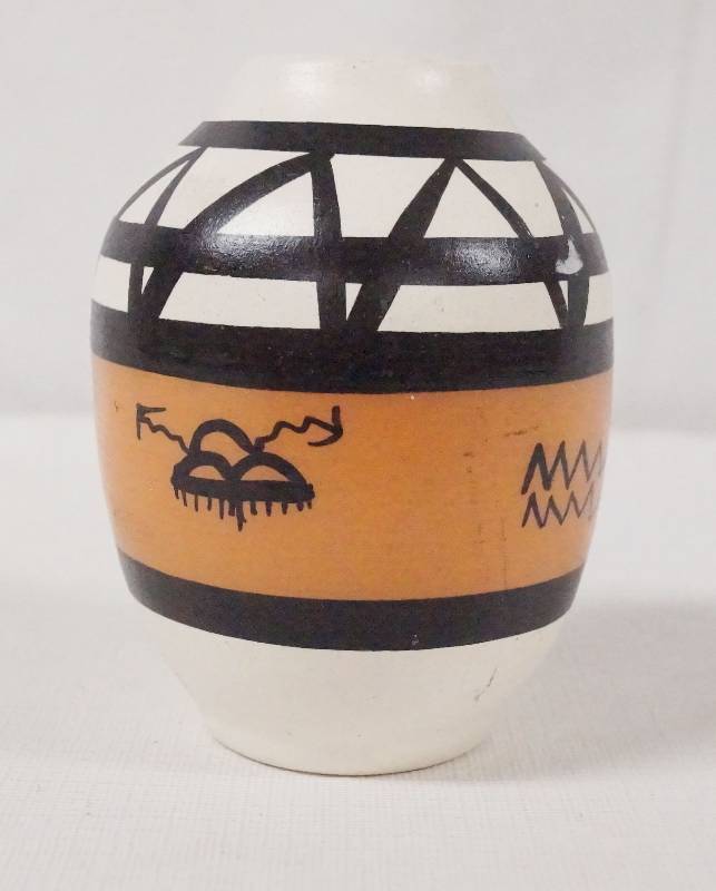 lot 6316 image: Southwestern Pottery Artwork Piece by Famous Artist Betty Selby - Beautiful Numbered P-499